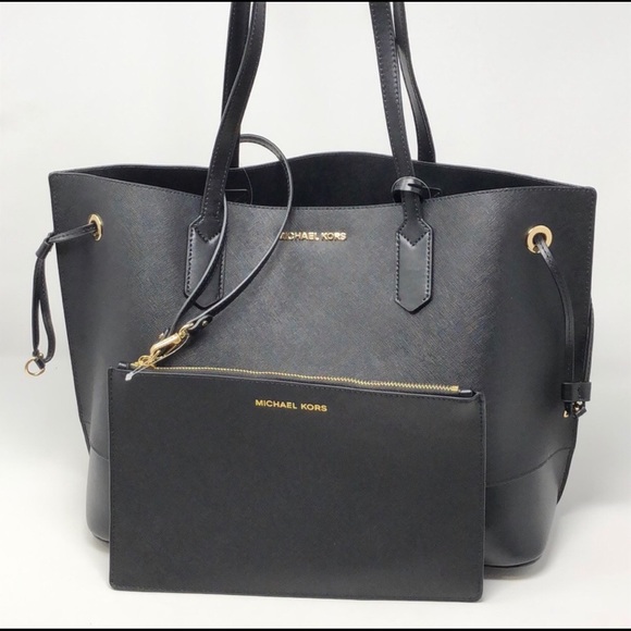 Michael Kors Handbags - NWT! Michael Kors Tote Bag & Wristlet